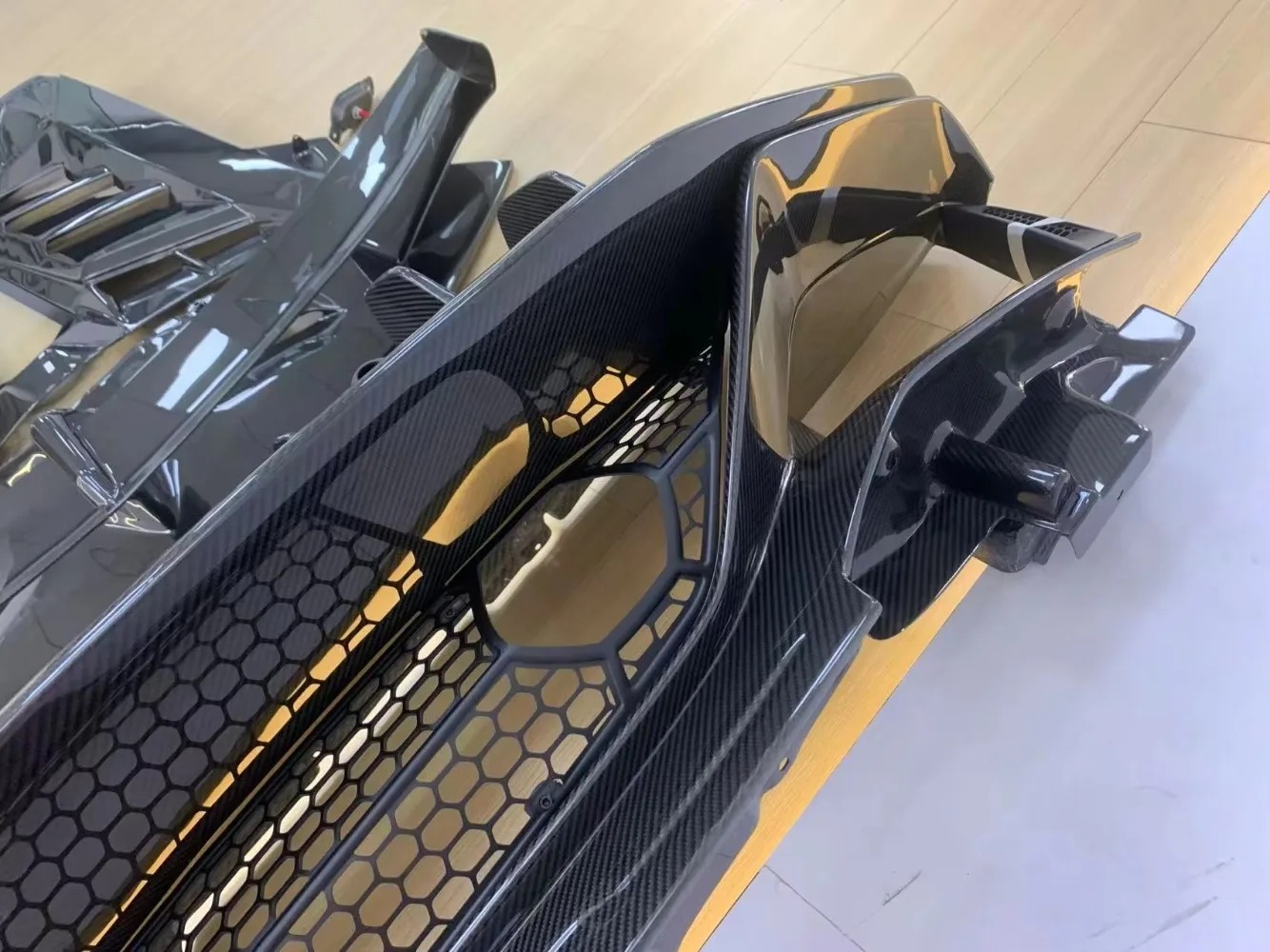 High Quality Fast Delivery Whole Sale Price Dry Carbon Fiber SVJ Rear Bumper for  Aventador LP700 LP720